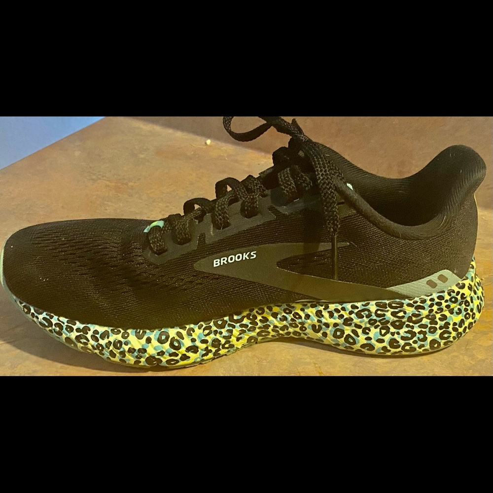 BROOKS LAUNCH 8 BLACK RUNNING SHOES - Picture 4 of 8